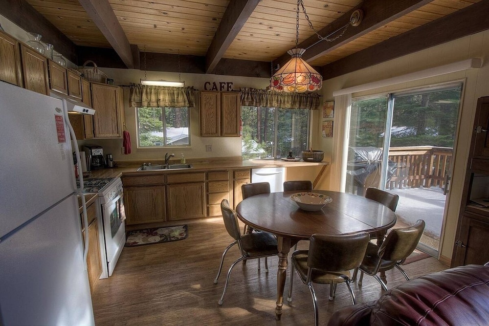 Lake Tahoe Vacations - Coyote Den 3 Bedroom Home by RedAwning - Property Image 12