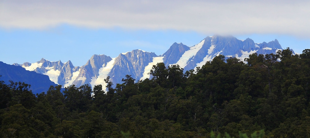 Hotel Code Time Lodge - Image 1