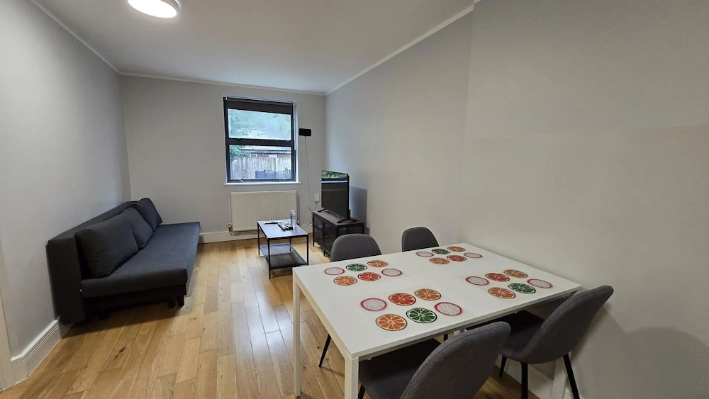 Westciti Chatsworth Road Apartments