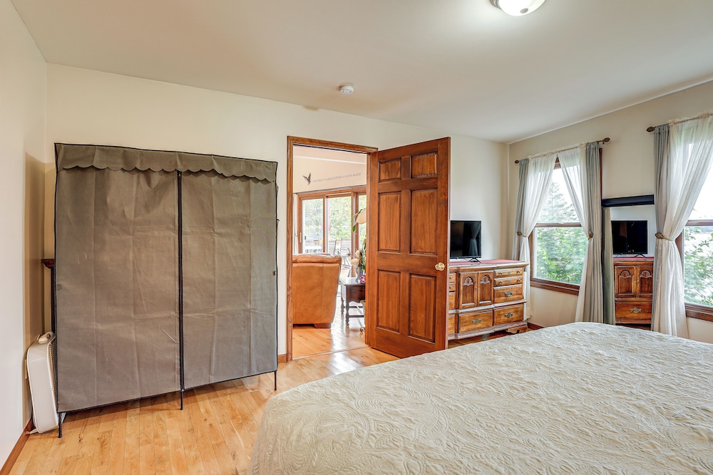 Garage Game Room, Bar: Coldwater Lake House!