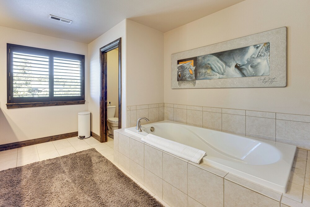 Hot Tub & Games Galore! Colorado Springs Retreat