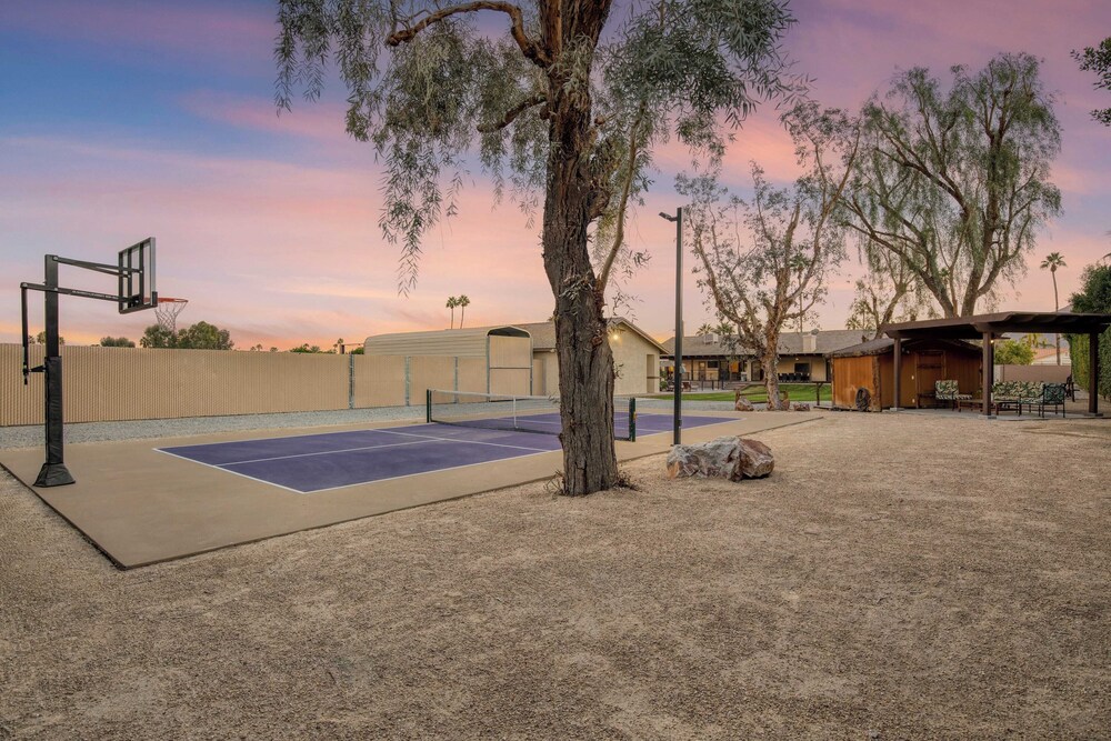 Pool, Sports Court, Game Garage, Fire Pit, & Casita Olivano Ranch by Avantstay