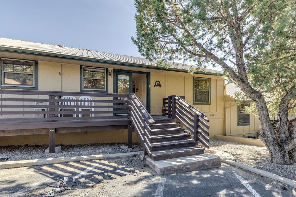 Hotel Ruidoso Condo w/ Golf View ~ 17 Mi to Ski Apache! - Image 1