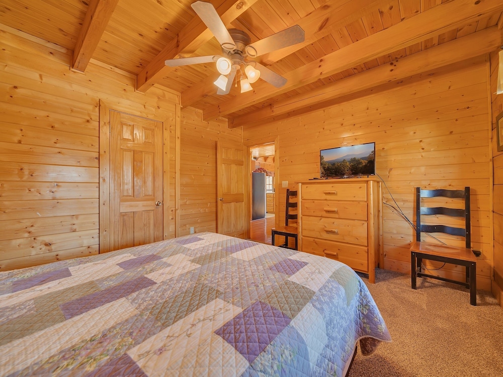Ern821 - Tranquil Times 5 Bedroom Cabin