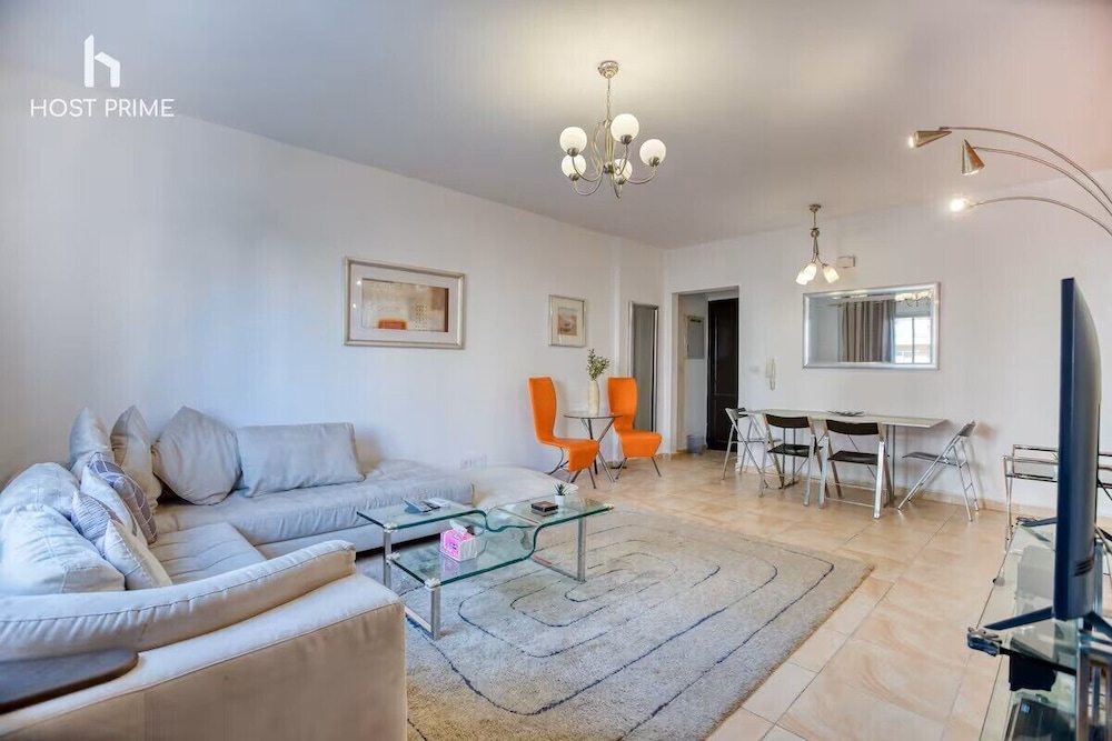 Comfy Apartment in Rehab City