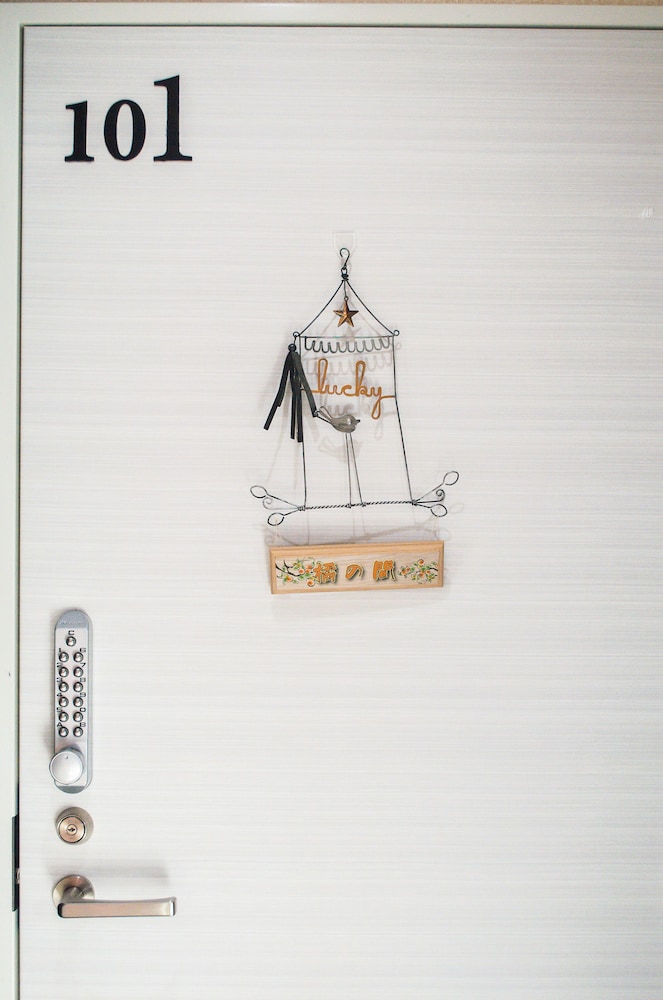 Breeze Shortstay Female Only