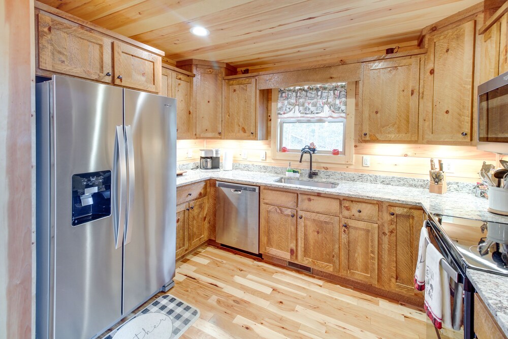 Family-friendly Murphy Cabin w/ Fire Pit! view 5