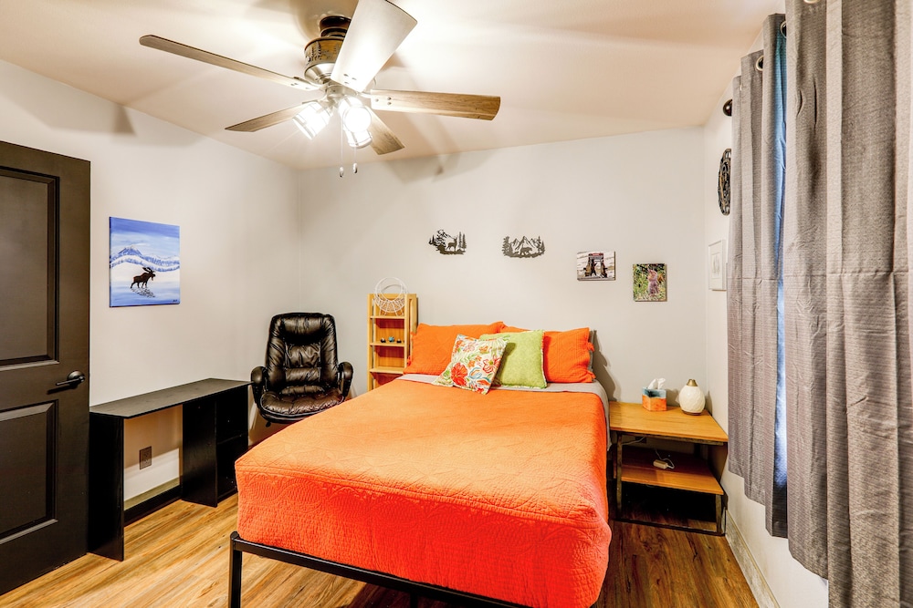 Walk to Dtwn: Dog-friendly Retreat in Fairbanks!