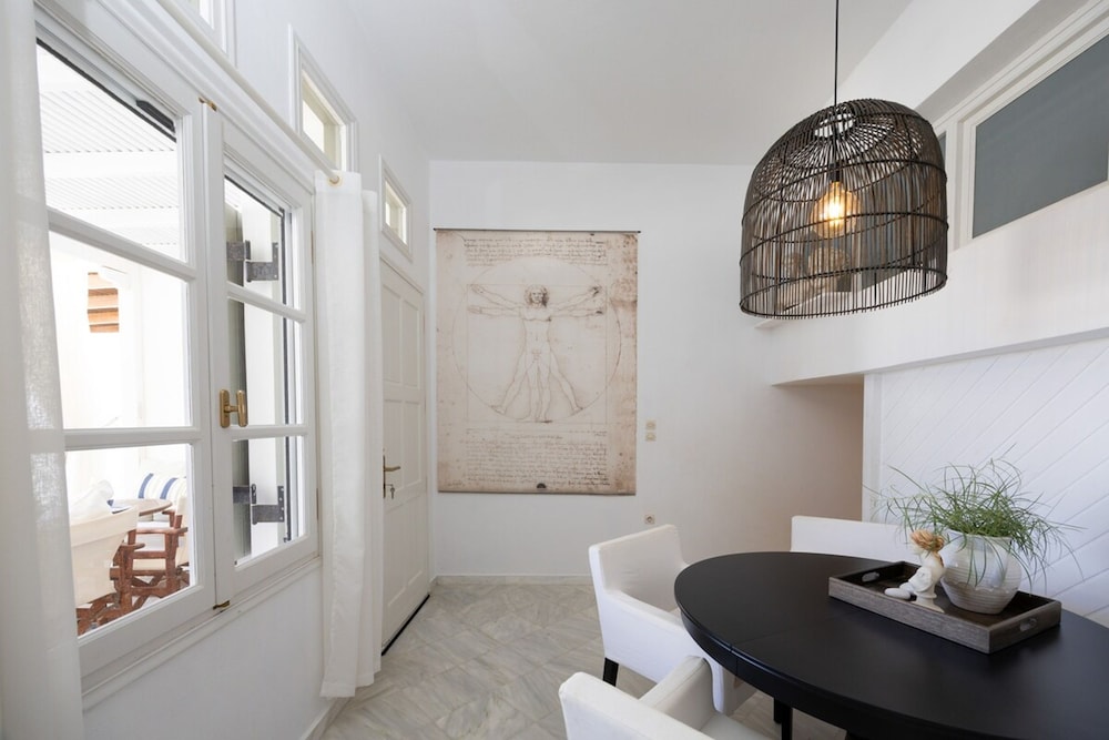 B4 Cycladic Home for 6 by the Beach