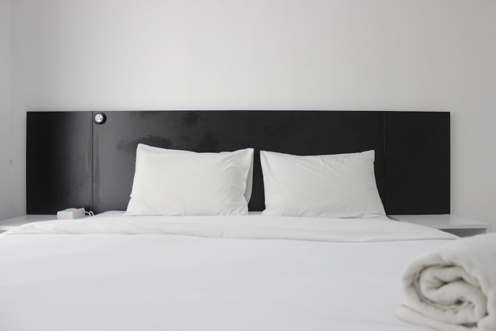 Stylish Studio Room Grand Asia Afrika Apartment By Travelio 1