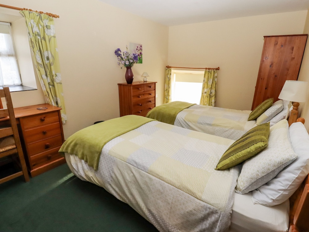 Stoke-on-trent Vacations - Meadow Place - Property Image 10