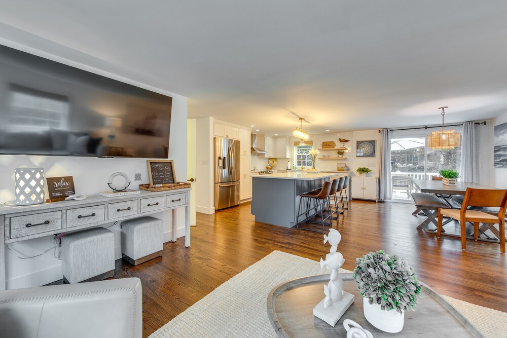 Rye Coastal Retreat w/ Deck Outdoor Dining - Property Image 3