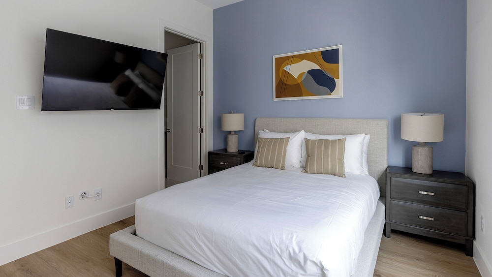 Landing Apartments - Downtown Dallas