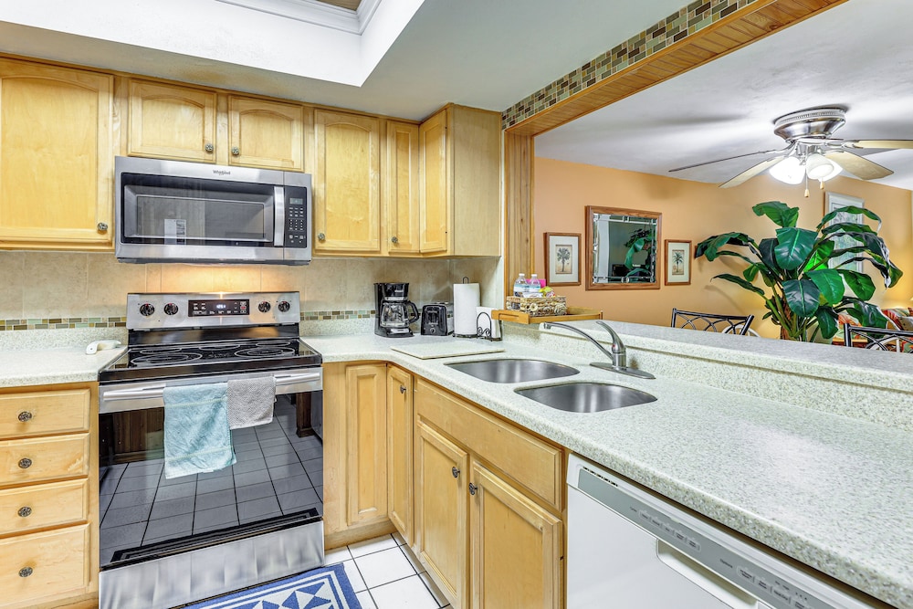 Community Pool: St Augustine Condo Near Beaches