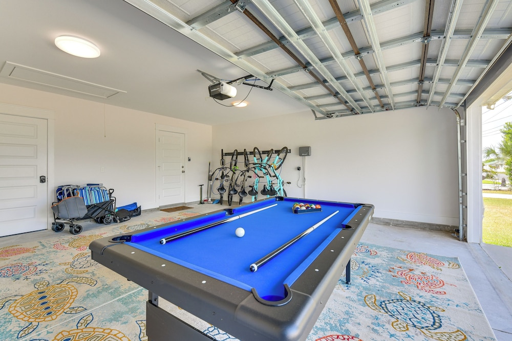 Walk to Beach: Family Retreat in Panama City!