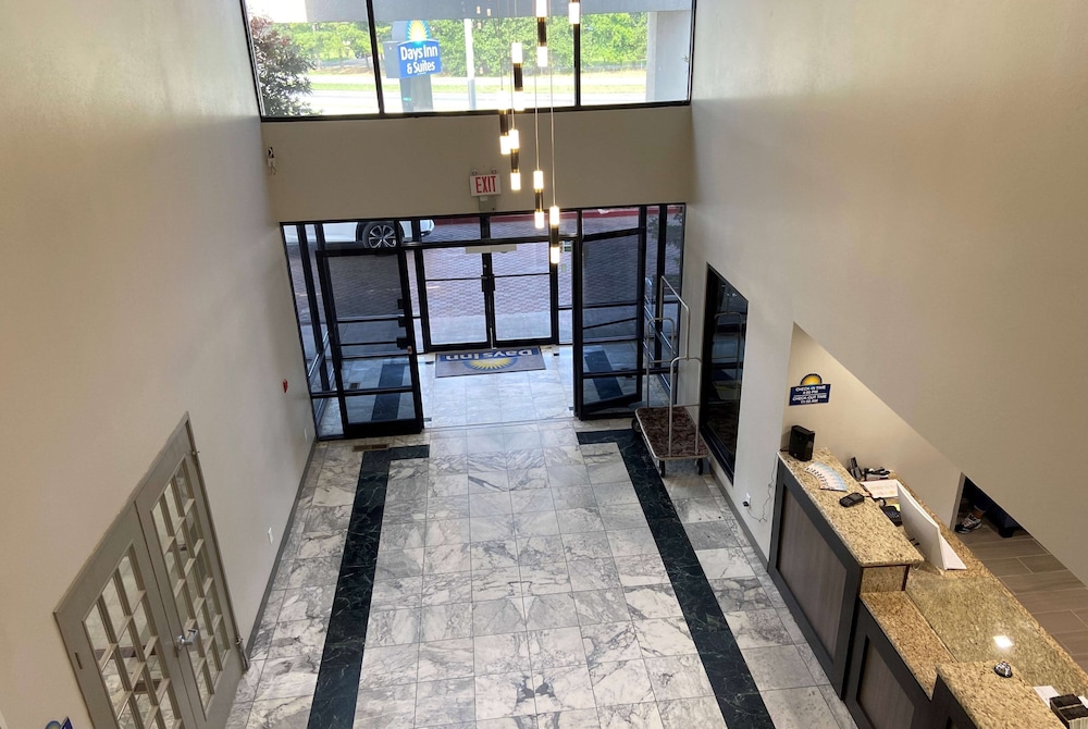 Lobby & Reception