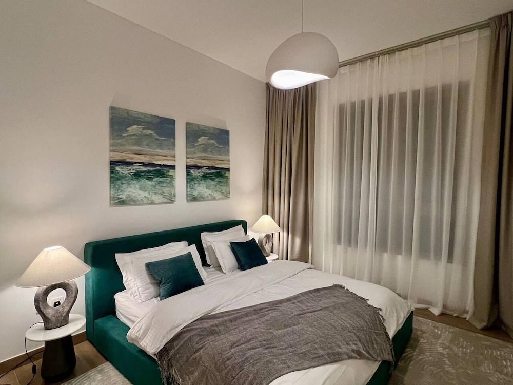 Stylish 1BR Apartment in La Sirene