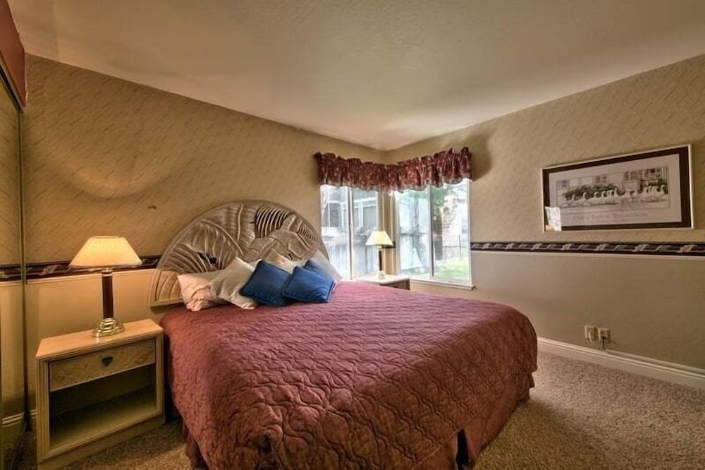 1673 Venice Drive 4 Bedroom Home