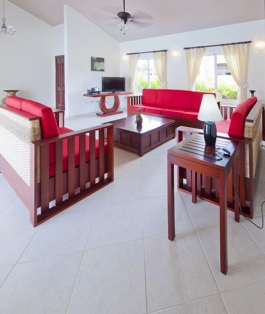 Privacy and comfort luxury 6 bedroom villa