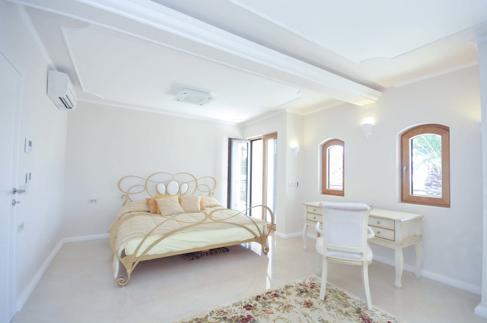 St. George Apartments and Villa with pool