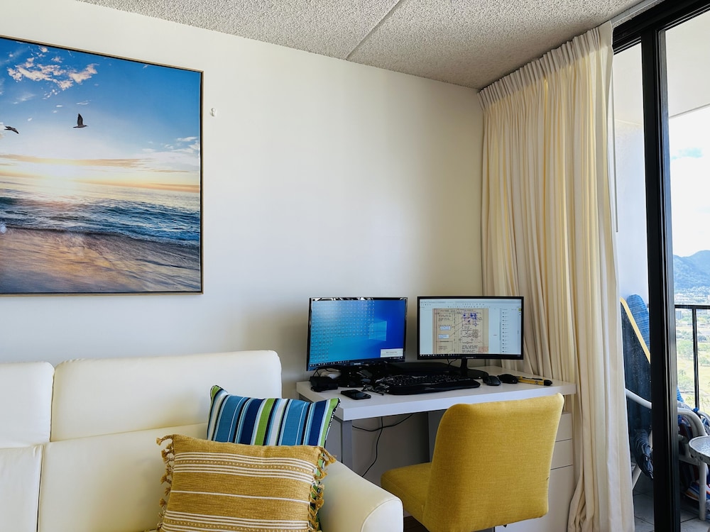 Waikiki Banyan-Free Parking-Free WI-FI: other photo