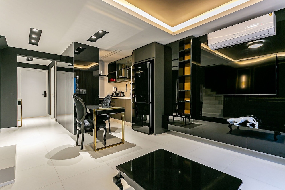 Modern duplex w/jacuzzi 240m beach JRR410
