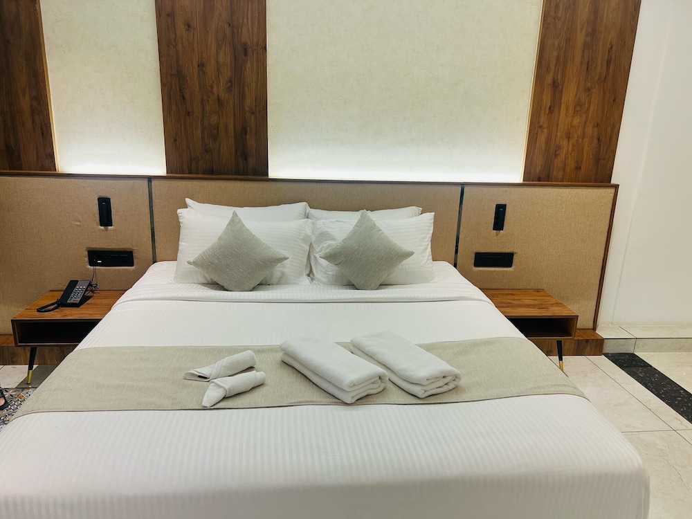 Royal Plaza Inn by RAK Rooms