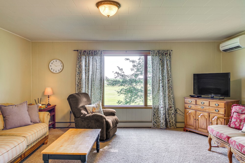 Pioneer-era Retreat in Sanborn w/ Museum Access