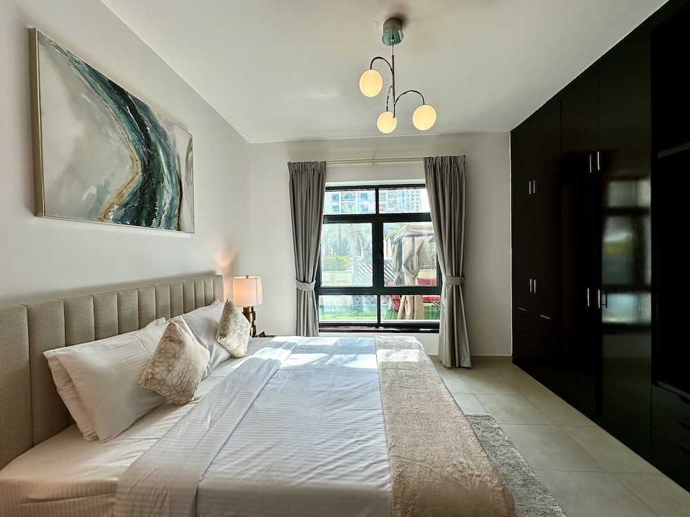 Lux BnB Travo Tower I Private Garden I Lake View