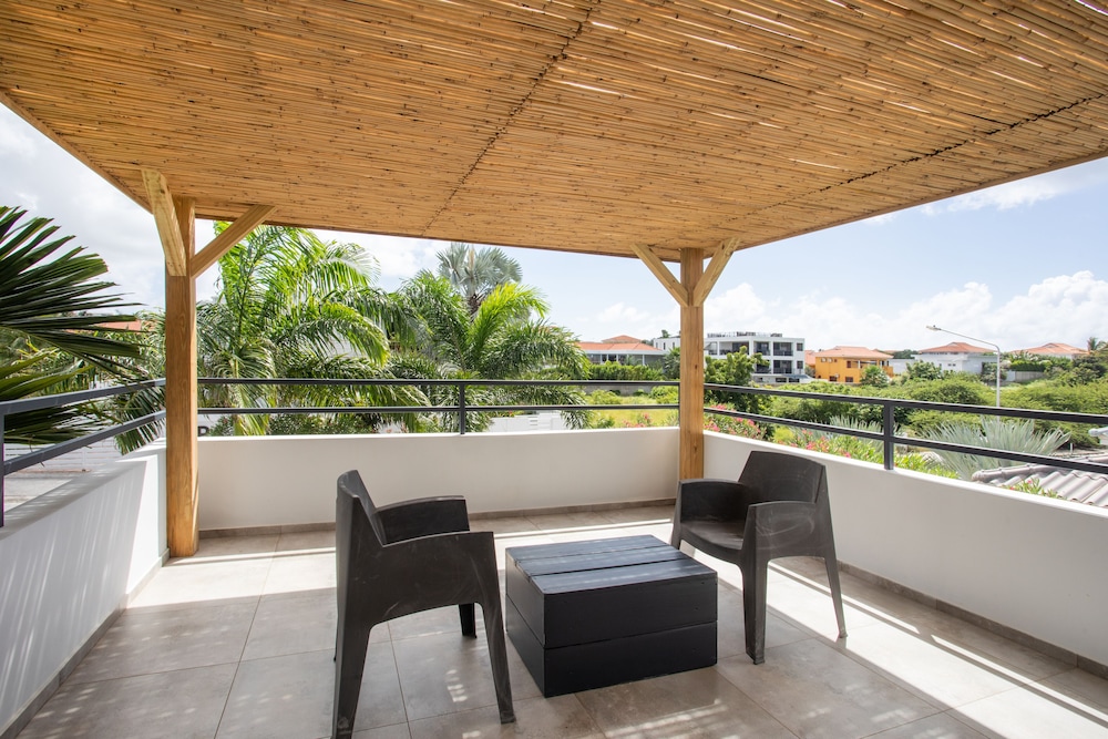 Casa Maria Curacao. Luxury 6 Bedroom Villa Next to Supermarket & Jan Thiel Beach view 4