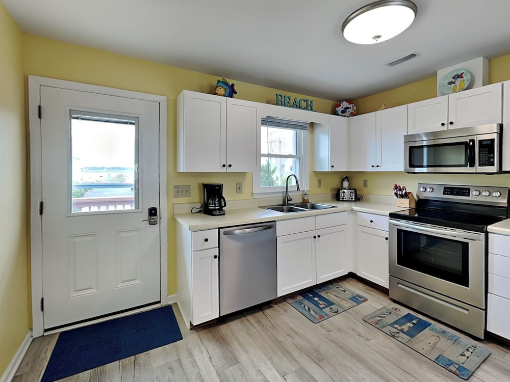 Happy Days by Topsail Realty