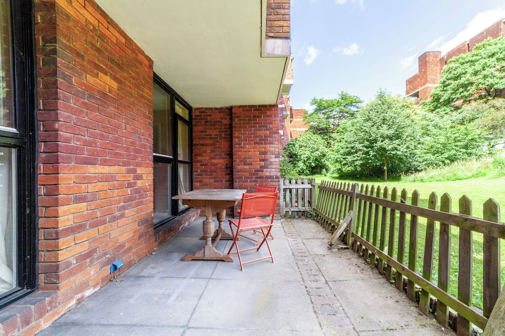 Mezzanine 3-bed In Central London