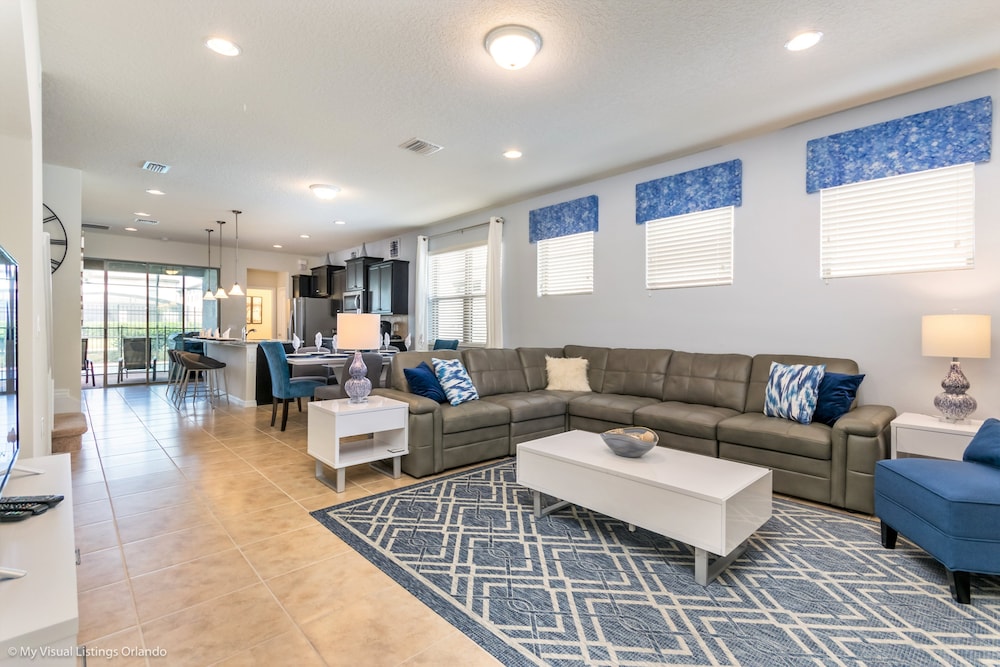 5 Bed 5 Ba Villa with Game Room, Pool & Spa - Image 5