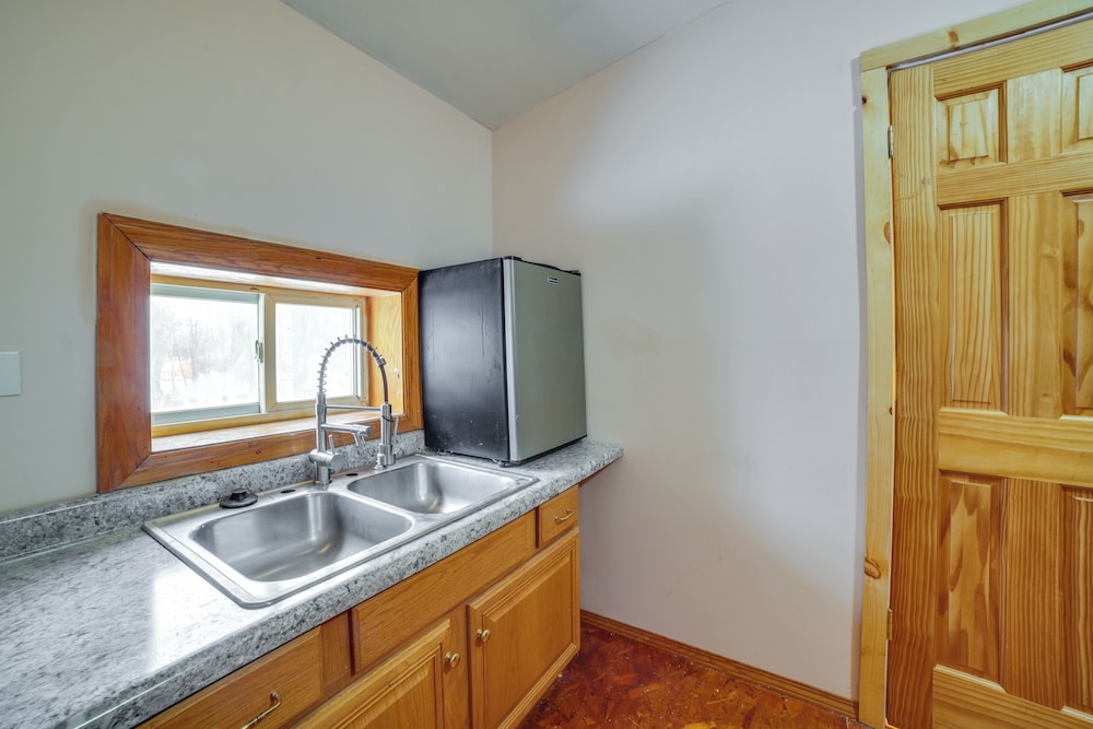 Sunrise & Sunset Views: Rural Elkhart Studio!