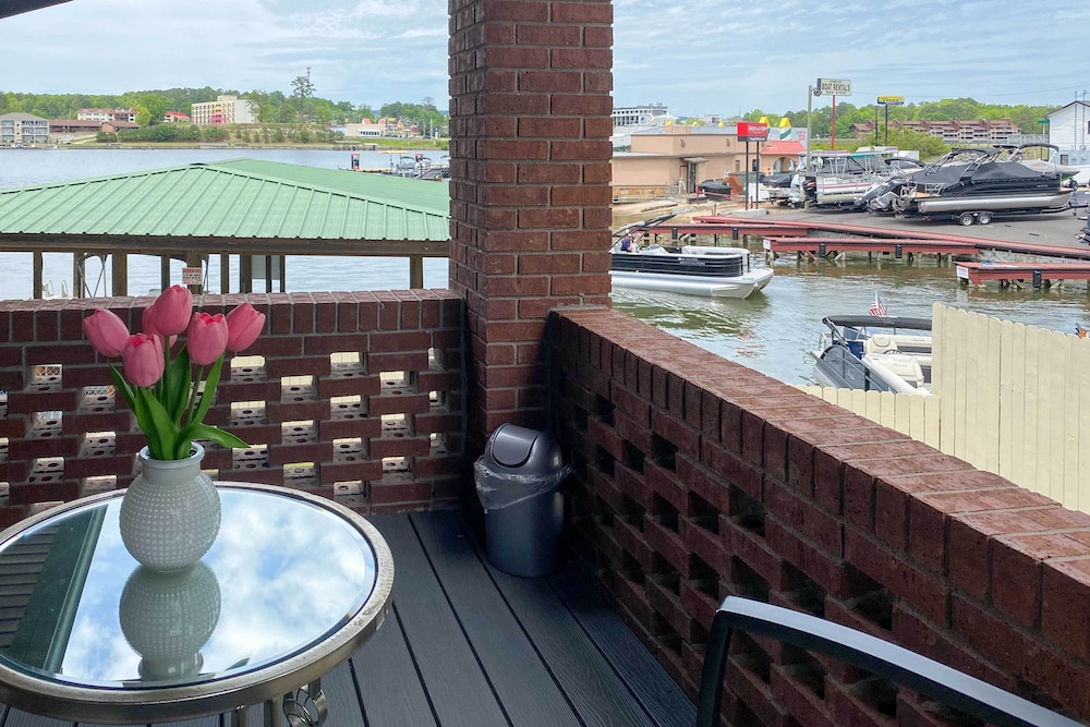 Lakefront Gem w/ Docks in Hot Springs! view 4