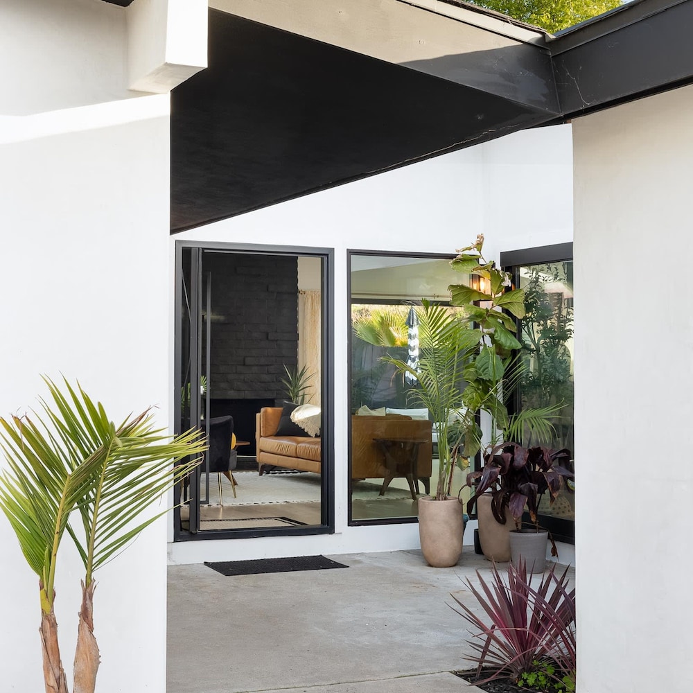 Amazing Lux Oasis Spacious Modern Private Fam Fav view 4