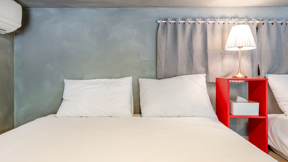 Chic Spacious Flat w Balcony 5 min to Moda Coast