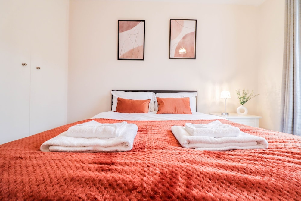 2 Bed Apartment in Russell Square