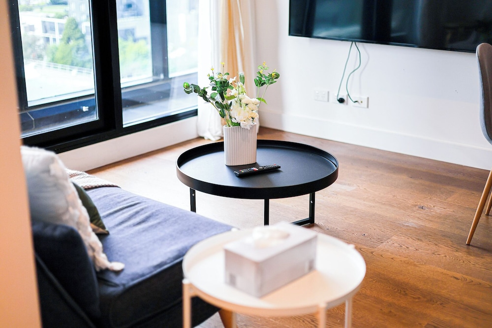 StayAU Stylish 2BR Central Box Hill