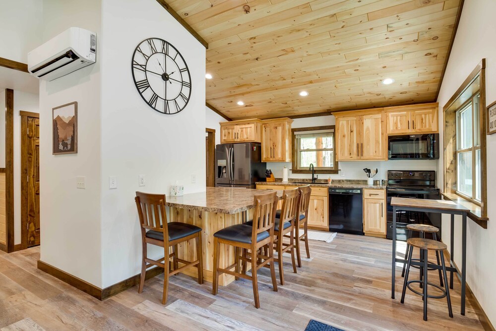 1/2 Mi to Lake Arbutus: Cabin w/ ATV Trail Access view 3
