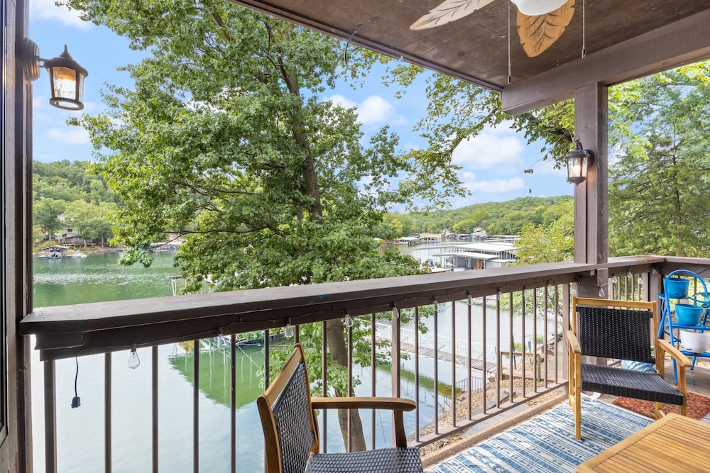 Stunning Lake Views, Pools, Wildlife, Pet-friendly