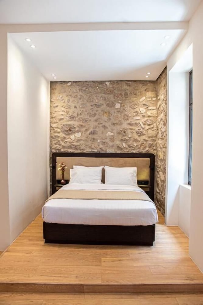 Epitome Suites
