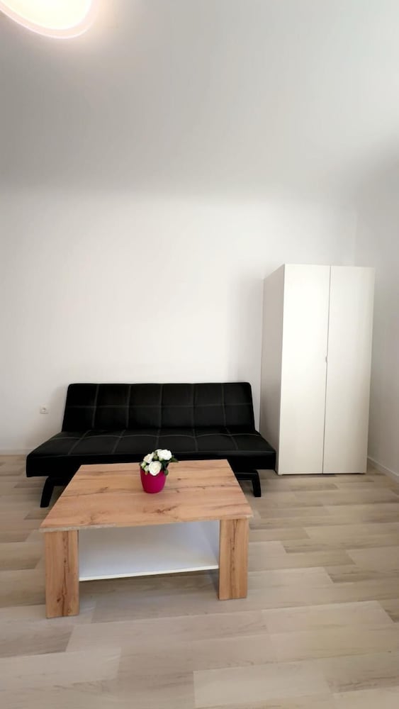 Cozy Garden Villa near Danube For 16P