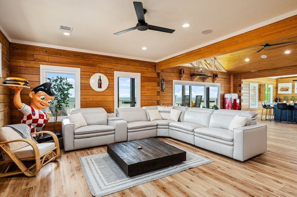 The Coppertone House 6 Bedroom Home