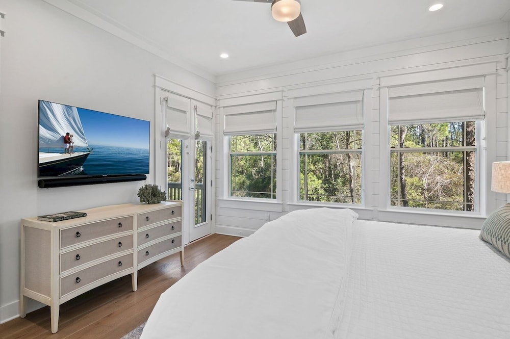 Amour La Mer by Avantstay Rooftop Patio Pool Access Walk to Beach