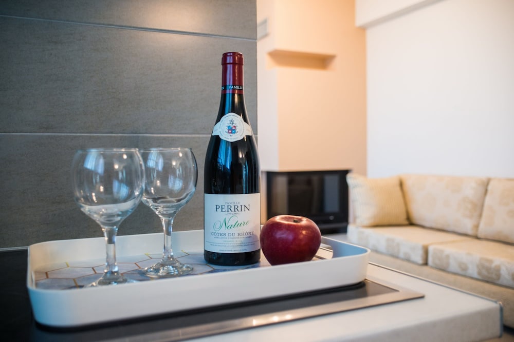 Onar Zin Seabliss - Penelope Poolside Getaway