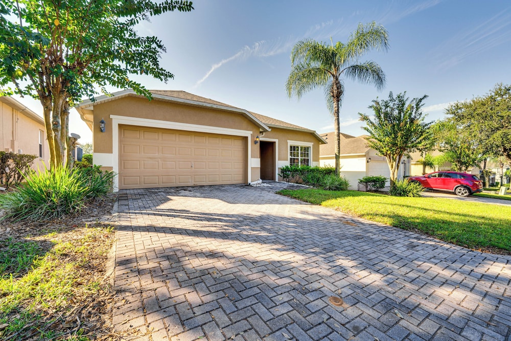 10 Mi to Disney: Family Retreat w/ Game Room!