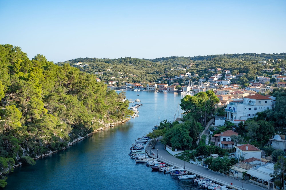 Corfu Apt in Gaios With 1 Bedrooms and 1 Bathrooms