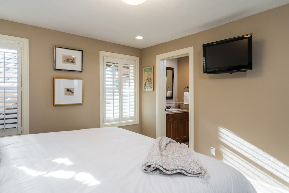 Blue Starfish by Avantstay Ocean Views Direct Cannon Beach Access