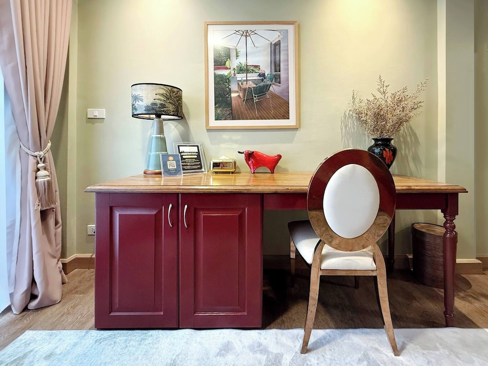 Stylish 3-bedroom Townhome in Heart of Bangkok